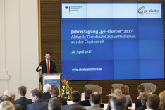 Dirk Wiese, Parlamentarischer Staatssekretär bei der Bundesministerin für Wirtschaft und Energie, eröffnete die diesjährige „go-cluster” Jahrestagung