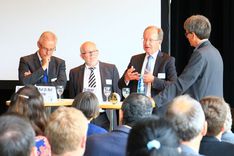 Zum Auftakt diskutieren Emil Buschle, Prof. Dr. Rolf Schofer und Dr. Harald Stallforth die Wichtigkeit der regionalen Zusammenarbeit