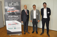 Eröffneten die eCall Days 2018 (v. l.): Dr. Philipp Gilka, Bundesministerium für Verkehr und digitale Infrastruktur (BMVI), Pedro Barradas, Generaldirektion Mobilität und Verkehr der EU-Kommission, und Steve Schneider, Geschäftsführer von ITS mobility.