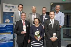 Gratulanten zum Firmenjubiläum der BioPark Regensburg GmbH