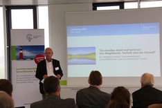 Dr. Siegfried Kreibe, bifa Umweltinstitut GmbH, hält eine Key Note