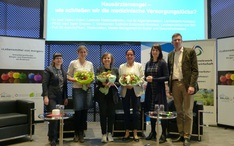 Die Referentinnen des Forums „Lebensmittel von morgen“, Prof. Katharina Scherf (2. v. l.) und Gabriele Wolf (3. v. l.), mit Dr. Gabriele Lenz (3. v. r.)