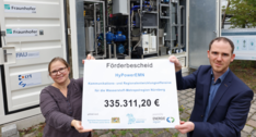 Ines Eichmüller und Simon Reichenwallner von der ENERGIEregion freuen sich über die Förderzusage durch das Bayerische Heimatministerium für das Projekt HyPowerEMN.