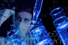 Das Bild zeigt einen Menschen mit Gesichtsmaske, Reagenzgläsern und chemischen Formeln im Vordergrund. 