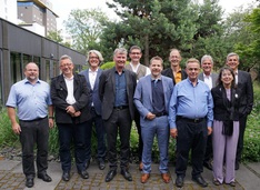 Neu gewählter Vorstand der H2BZ-Initiative Hessen mit Vorstandsvorsitzendem Hauke Sötje (4. v. l.)
