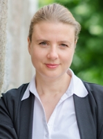 Dr. Astrid Hintze