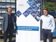 Klaus Zelder (Stadt Oldenburg, links) und Georg Blum (Stellvertretender Clustermanager OLEC e. V., rechts) vor dem Technologie- und Gründerzentrum in Oldenburg